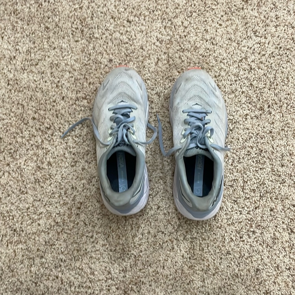 Hoka Arahi 6
